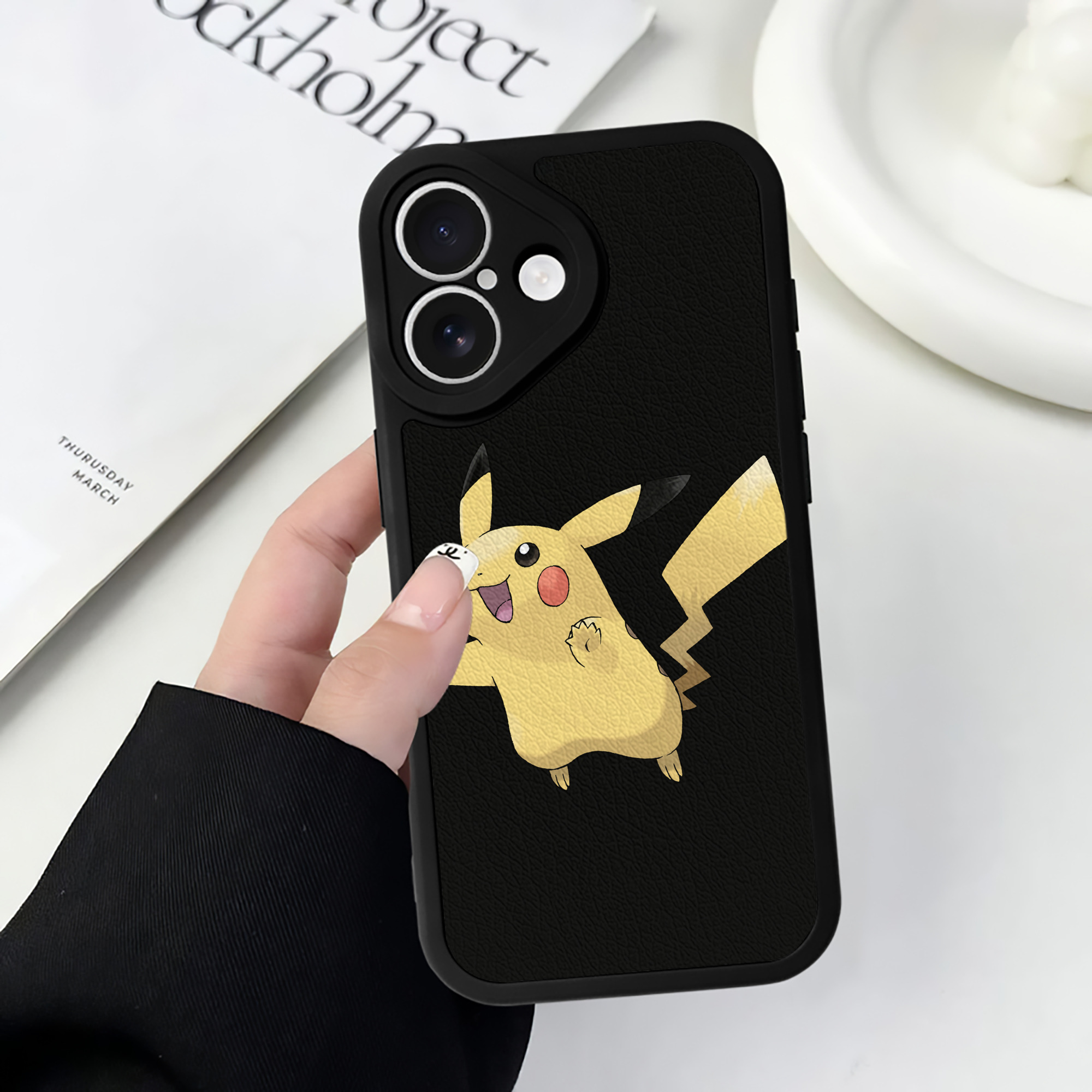 （画像用） ポケットモンスター Pokémon 【iPhone 16シリーズ対応】シリコンスマホケース（レザー調） 材質：シリコン
